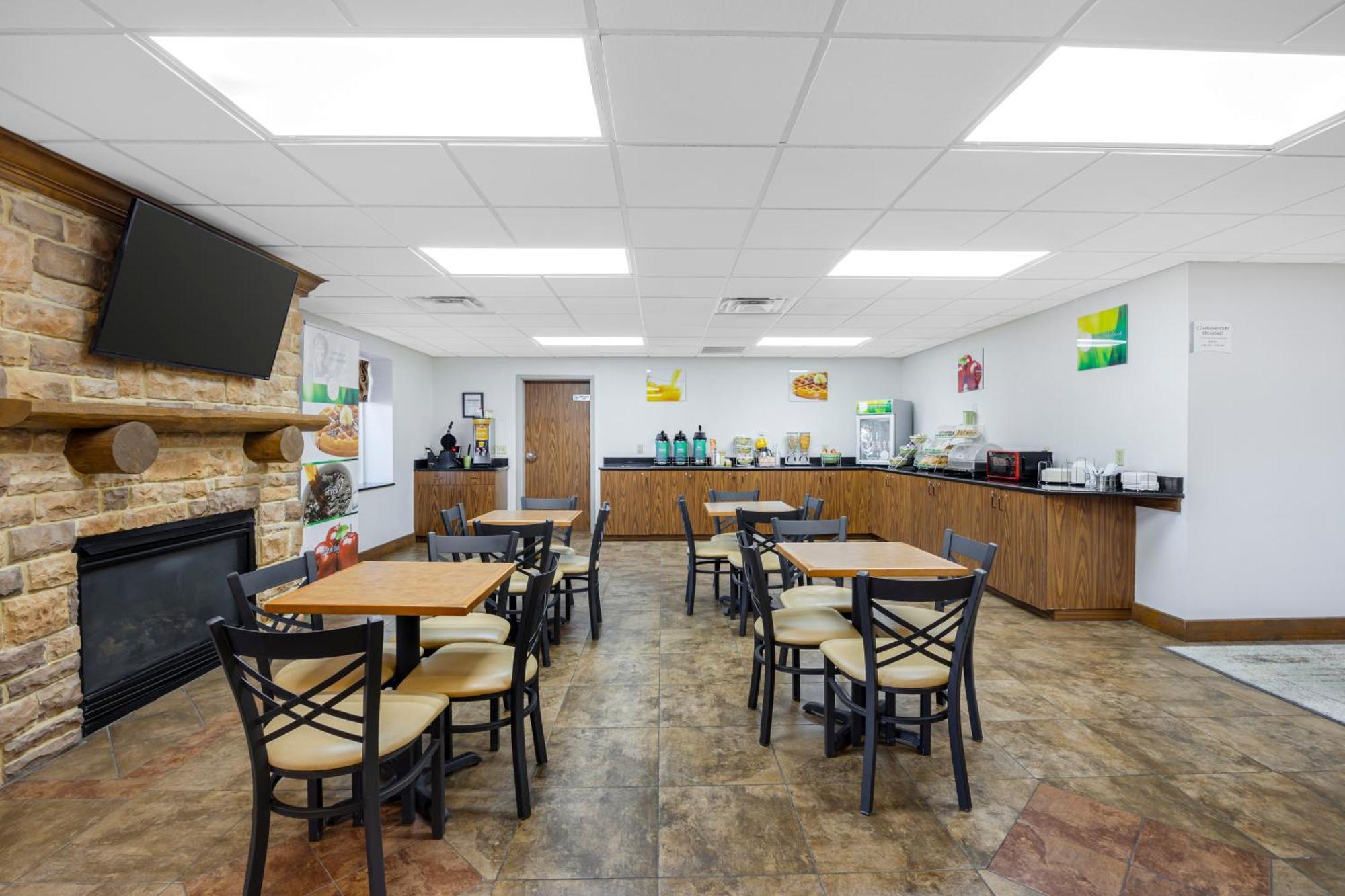 Quality Inn & Suites Monterey, Tn - Crossville, Tn Bagian luar foto